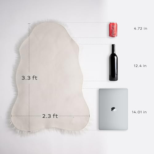 Ashler Faux Fur Rug (2'4" x 3'4" (Irregular) / C-white)