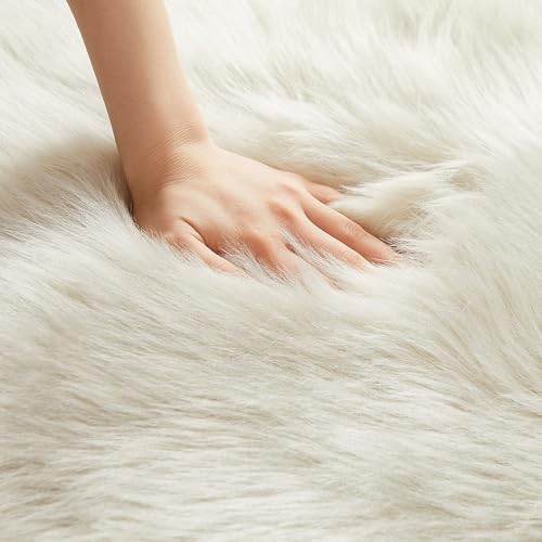 Faux Fur Rug Light Grey Ultra Soft Fluffy Shag Sheepskin Rug (2' x 6' (Rectangular) / Light Grey)