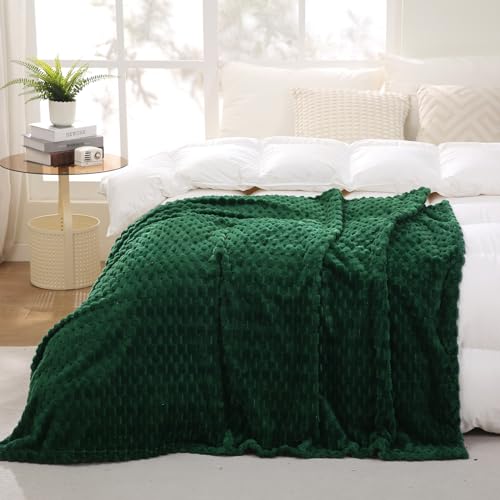 Dark Hunter Green Throw Blanket 50"×60" Fuzzy 3D Jacquard Decorative (Dark Green / 50"×60”)