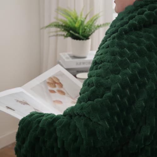 Dark Hunter Green Throw Blanket 50"×60" Fuzzy 3D Jacquard Decorative (Dark Green / 50"×60”)