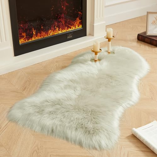 Faux Fur Rug Light Grey Area Rug (2' x 4' (Sheepskin) / Light Grey)