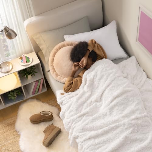 Adalee Twin Blanket (White / Twin)