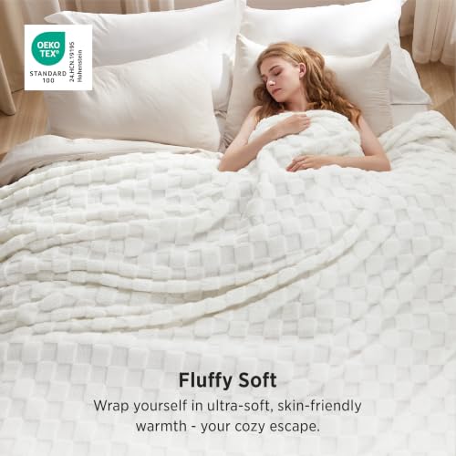 Checkered Soft Cozy Fleece Full Blanket for Bed (White / Full (84" X 90"))