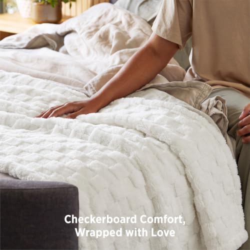 Checkered Fleece Throw Blankets for Bed (White / Throw XL (50" X 70"))