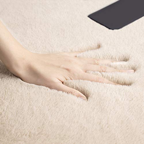 Ashler Faux Fur Rug (3' (Round) / Beige)