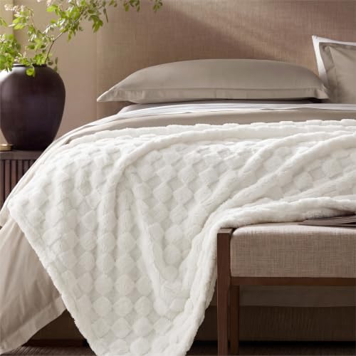 Checkered Soft Cozy Fleece Full Blanket for Bed (White / Full (84" X 90"))