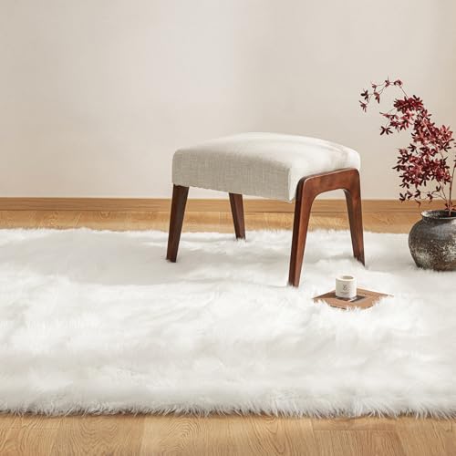 Ashler Faux Fur Rug (6' x 4' (Rectangular) / C-white)
