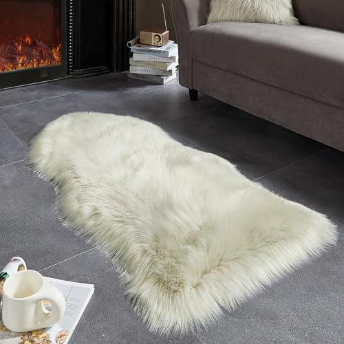 Faux Fur Rug Light Grey Area Rug (2' x 4' (Sheepskin) / Light Grey)