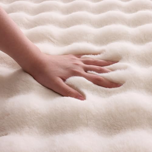 Creamy White Rabbit Plush Rug 2'x3' (Creamy White / 2' x 3' (Rectangular))
