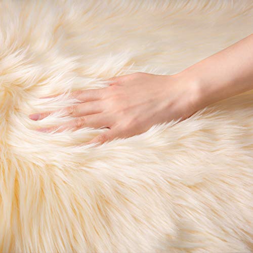 Ashler faux fur rug (6' x 2'2" (Rectangular) / C-yellow)