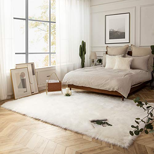 Ashler Faux Fur Rug (9' x 6' (Rectangular) / C-white)
