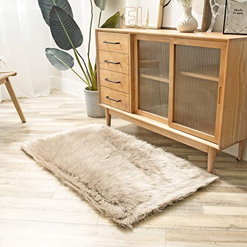 Ashler faux fur rug (4' x 2'2" (Rectangular) / C-beige)