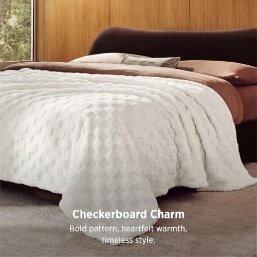 Checkered Soft Cozy Fleece Full Blanket for Bed (White / Full (84" X 90"))