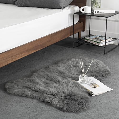 Ashler Faux Fur Rug (3' x 2' (Irregular) / C-dark Grey)