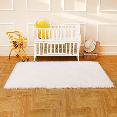 Faux Fur Rug White Sheepskin Area Rug (White / 4' x 6' (Rectangular))