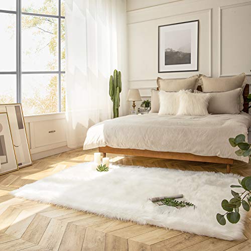 Ashler Faux Fur Rug (6' x 4' (Rectangular) / C-white)