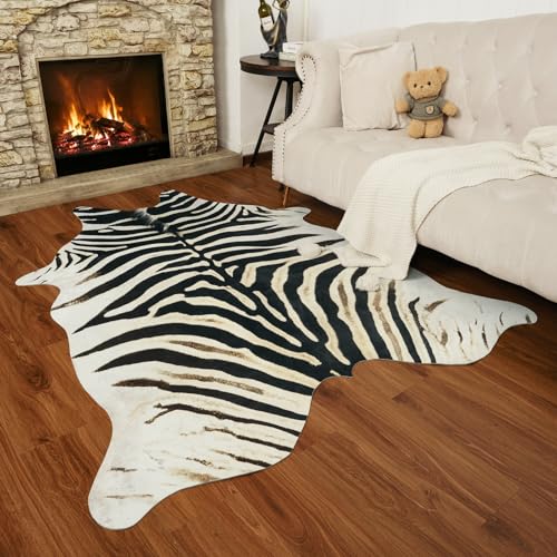 Western Faux Zebra Rug (5'2" X 6'3" (Irregular) / Black and White)
