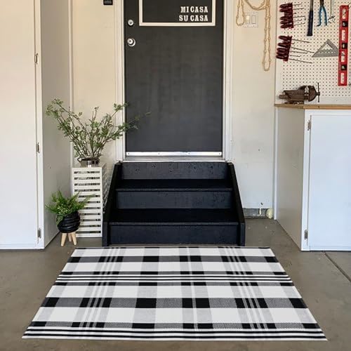 Fall Décor Plaid Rug (2'4" x 3'7" (Rectangular) / Black & White Plaid X)