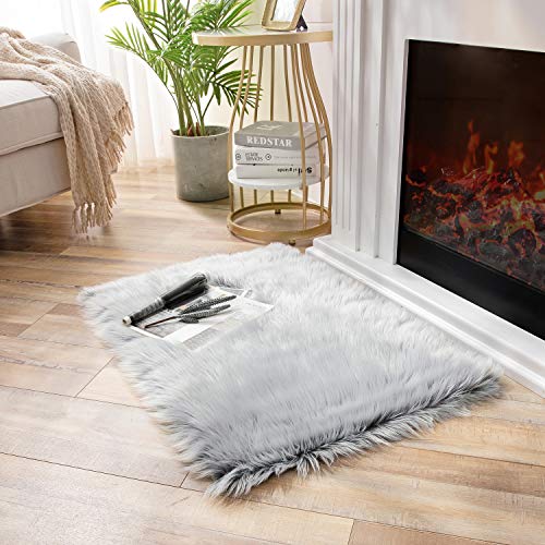 Ashler faux fur rug (2'11" x 2' (Rectangular) / R-frosted Bottom Gray)