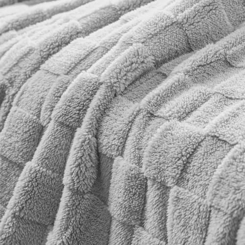 3D Checkered Fleece King Blanket for Bed (Light Grey / King (104"x90"))