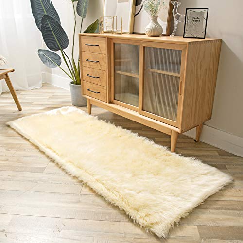 Ashler faux fur rug (6' x 2'2" (Rectangular) / C-yellow)