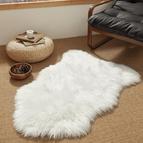 Ashler Faux Fur Rug (2" x 3" (Oval) / C-white)