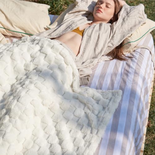 Checkered Fleece Throw Blankets for Bed (White / Throw XL (50" X 70"))