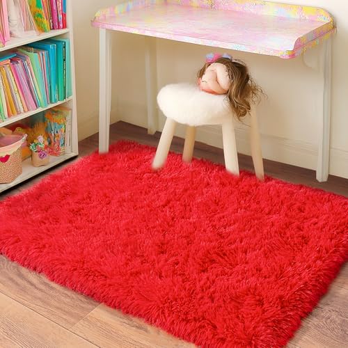 Small Area Rug (3' x 2' (Rectangular) / Red)