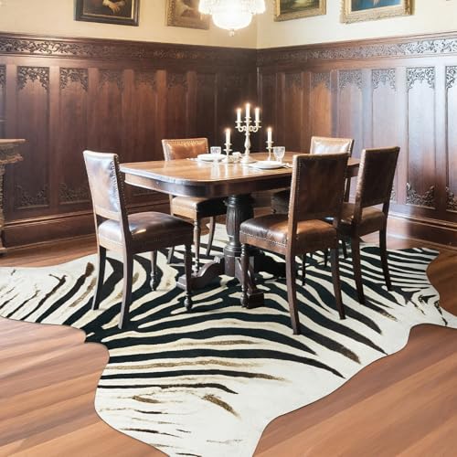 Western Faux Zebra Rug (5'2" X 6'3" (Irregular) / Black and White)