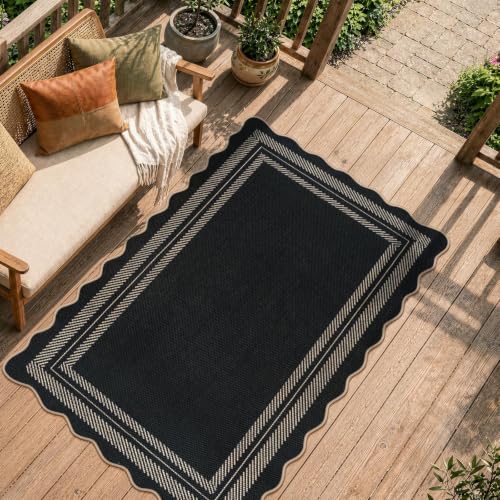 Scalloped Washable 3x5 Outdoor Rug (3‘ x 5’ / Black/Border 2)