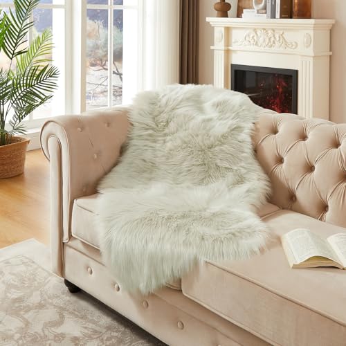 Faux Fur Rug Light Grey Area Rug (2' x 4' (Sheepskin) / Light Grey)
