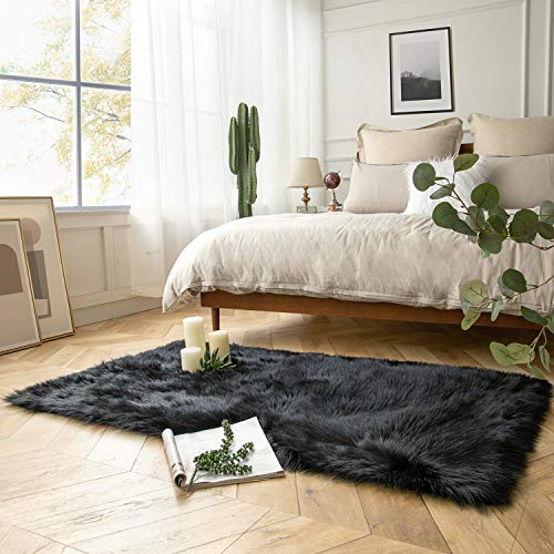 Ashler faux fur rug (5' x 3' (Rectangular) / C-black)