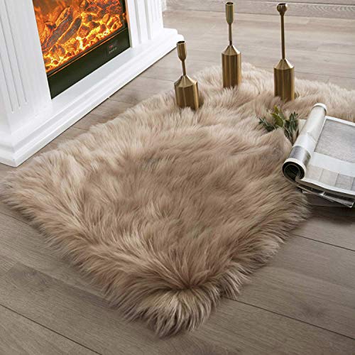Ashler Faux Fur Rug (2'11" x 2' (Rectangular) / C-beige)