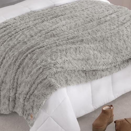 Adalee Queen Blanket (Grey / Full/Queen)
