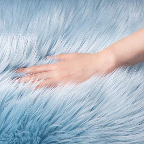 Ashler faux fur rug (3' x 2' (Irregular) / C-light Blue)