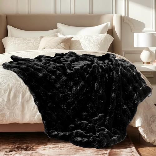 Ultra Soft Cozy Faux Fur Throw Blanket (Black / Twin)