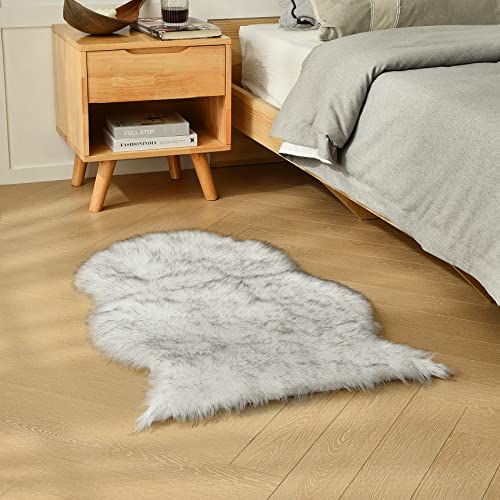 White Black Faux Fur Rug 2x3 ft (White Black / 2' x 3' (Oval))