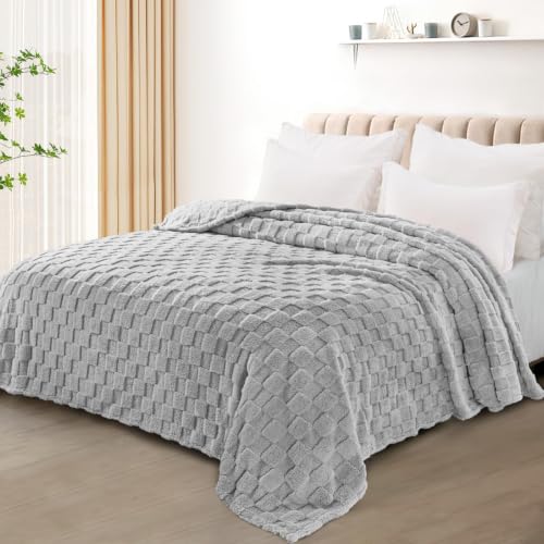 3D Checkered Fleece King Blanket for Bed (Light Grey / King (104"x90"))