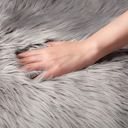 Ashler Faux Fur Rug (3' (Round) / C-grey)