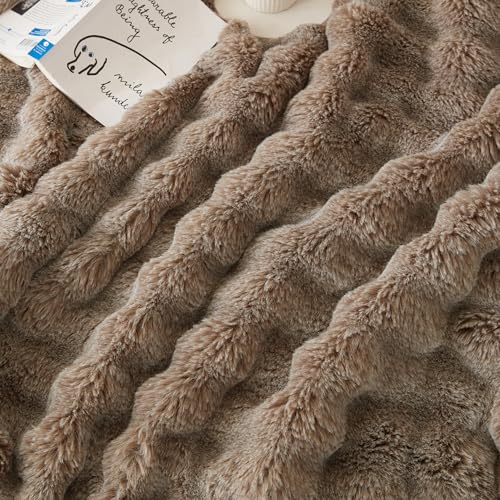 Soft Bubble Faux Fur Throw Blanket (Cationic Brown / 60“x80”)