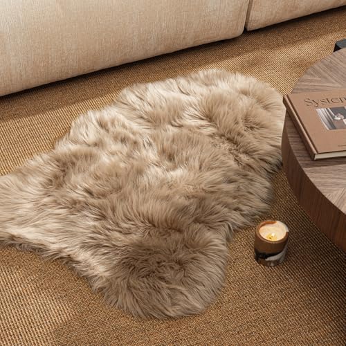 Ashler Faux Fur Rug (3' x 2' (Irregular) / C-beige)