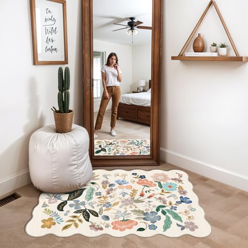 Washable 2x3 Entryway Scalloped Rug (2' x 3' (Rectangular) / Cream/Floral)