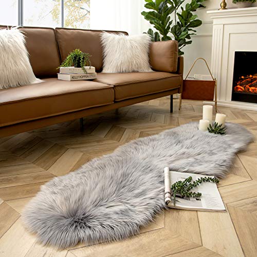 Ashler faux fur rug (6' x 2' (Irregular) / C-grey)