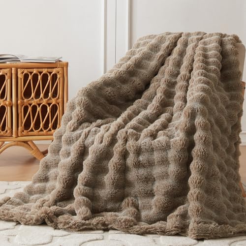 Soft Bubble Faux Fur Throw Blanket (Cationic Brown / 60“x80”)