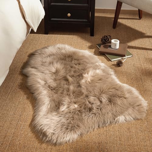Ashler Faux Fur Rug (3' x 2' (Irregular) / C-beige)