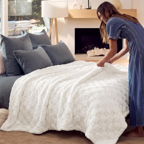 Checkered Soft Cozy Fleece Full Blanket for Bed (White / Full (84" X 90"))