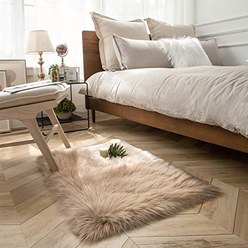 Ashler Faux Fur Rug (2'11" x 2' (Rectangular) / C-beige)
