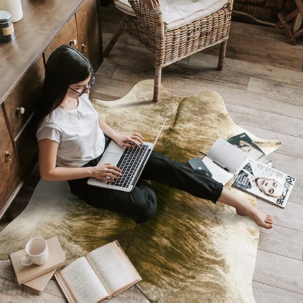 Western Faux Cowhide Rug (7' x 6'3" (7×6.2 ft) / Brown)
