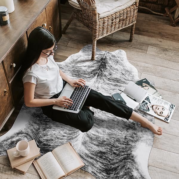 Western Faux Cowhide Rug (4' x 3' (4x3 ft) / Black / Grey)